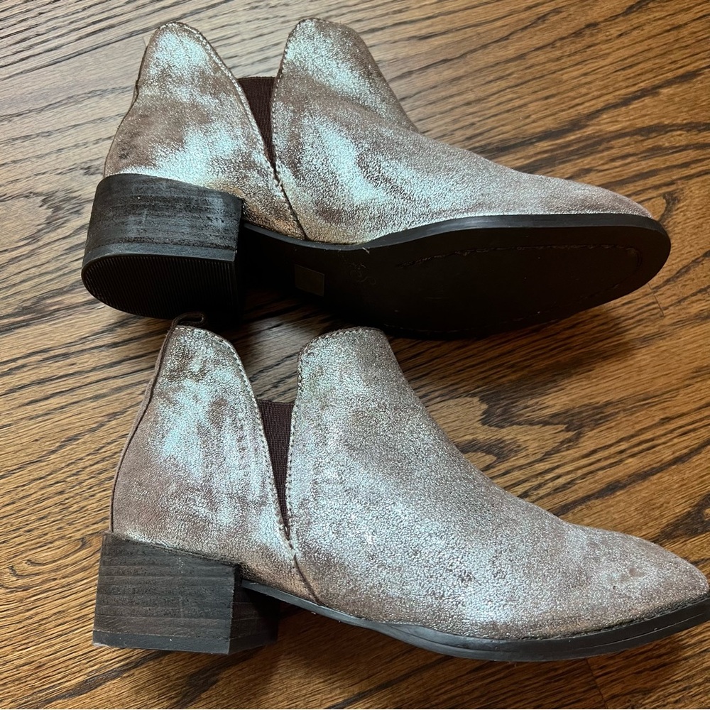 Anthropologie Seychelles metallic leather ankle boots size 6
